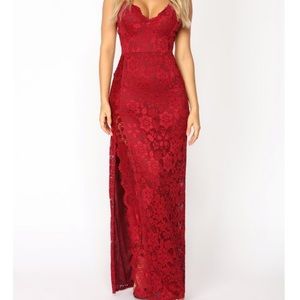 Women’s Size XS Fashionnova Burgundy Lace Dress🌹